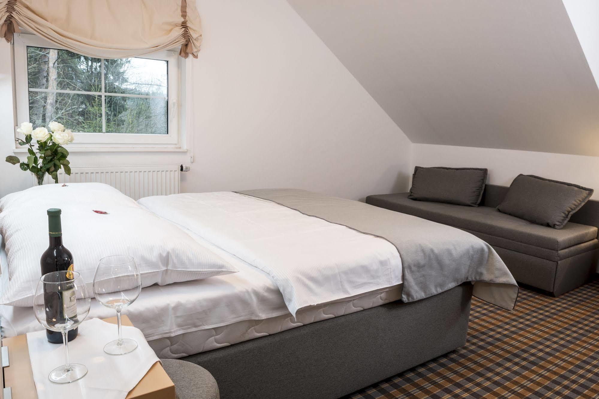Horský Hotel Dobrá Chata Stachy Esterno foto
