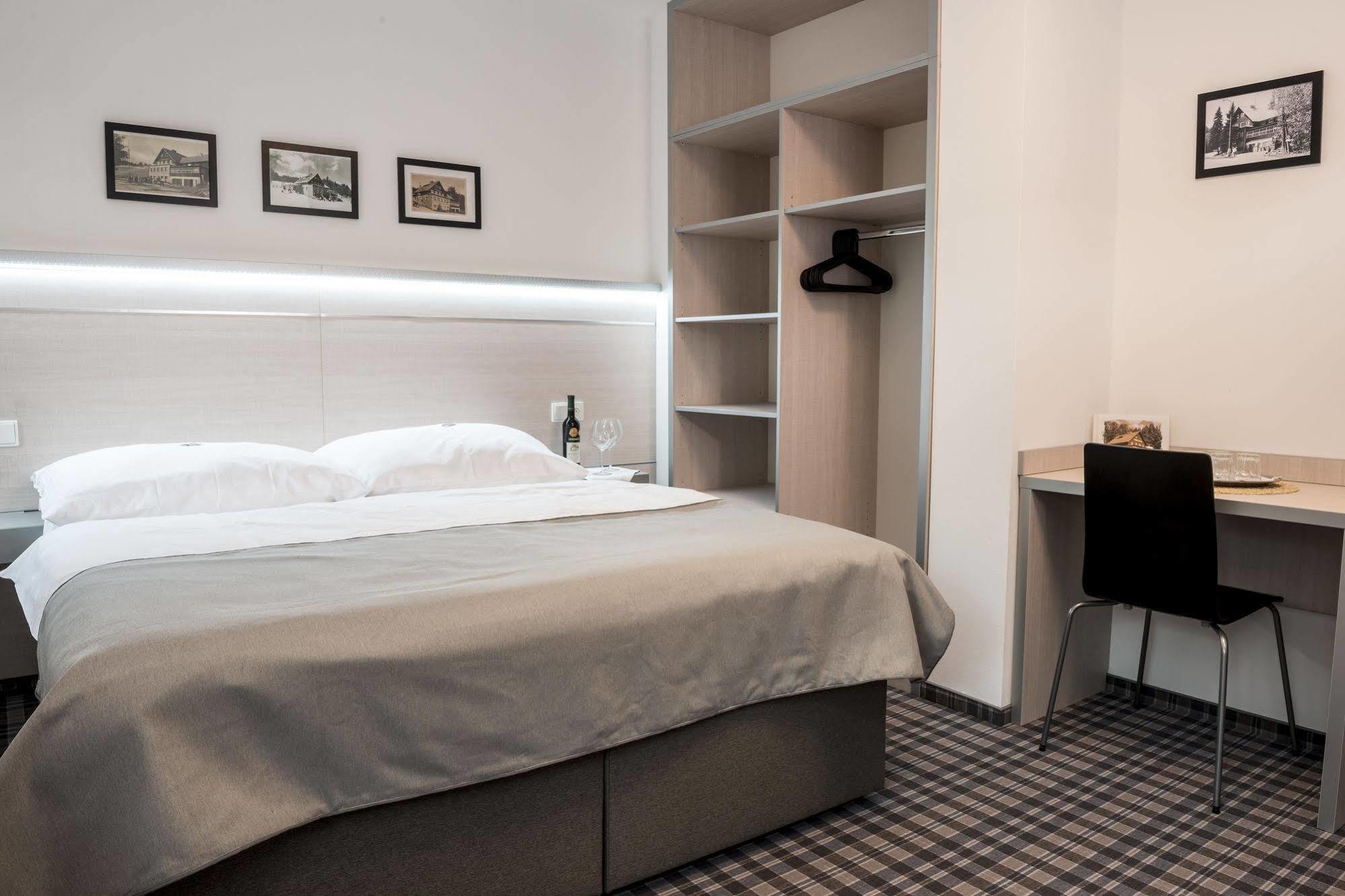 Horský Hotel Dobrá Chata Stachy Esterno foto
